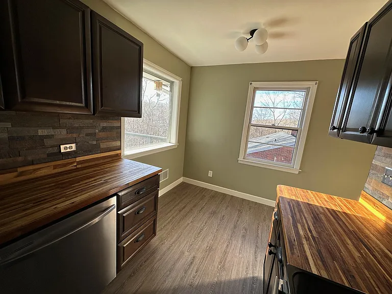 105 Meadowview Dr — Photo 18