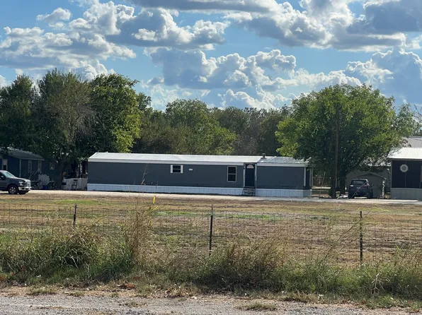 102 Fentress Star Rd, Fentress, TX 78622