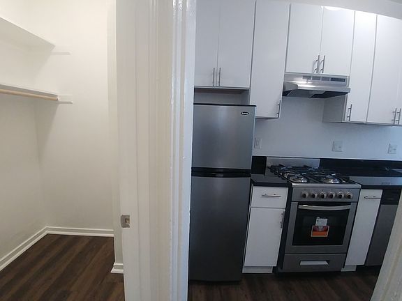 4th image of 1005 Larkin St APT 404