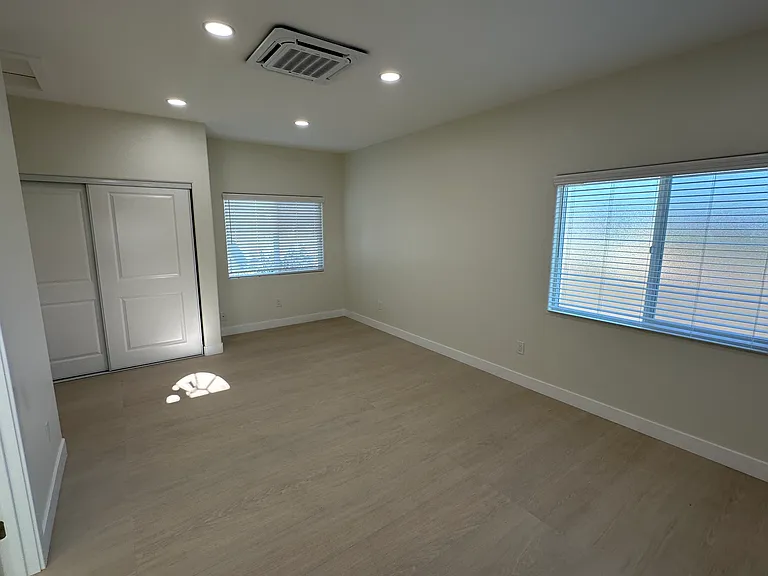 3424A Palo Verde Ave — Photo 6