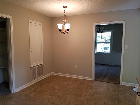 4th image of 1935 Curry Rd