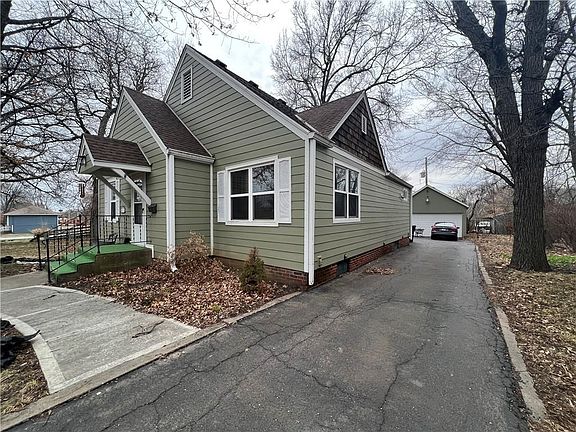 3rd image of 313 N Campbell St