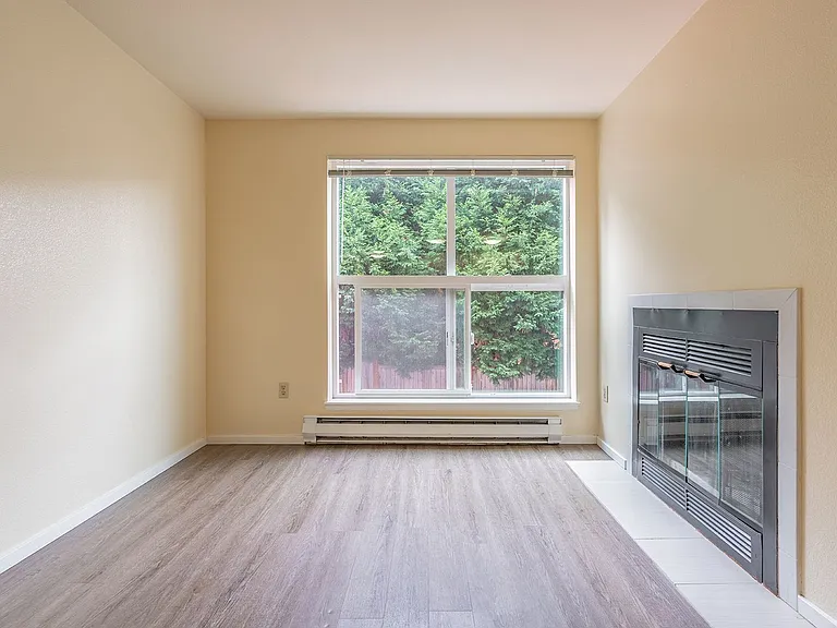 Francis Ave Apartments — Photo 5