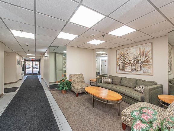 3rd image of 5 Linden St