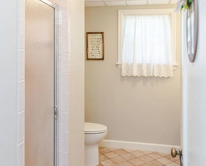 1718 Virginia Ln — Photo 12