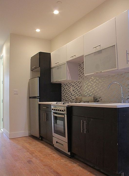 1st image of 263 Clifton Pl APT 4