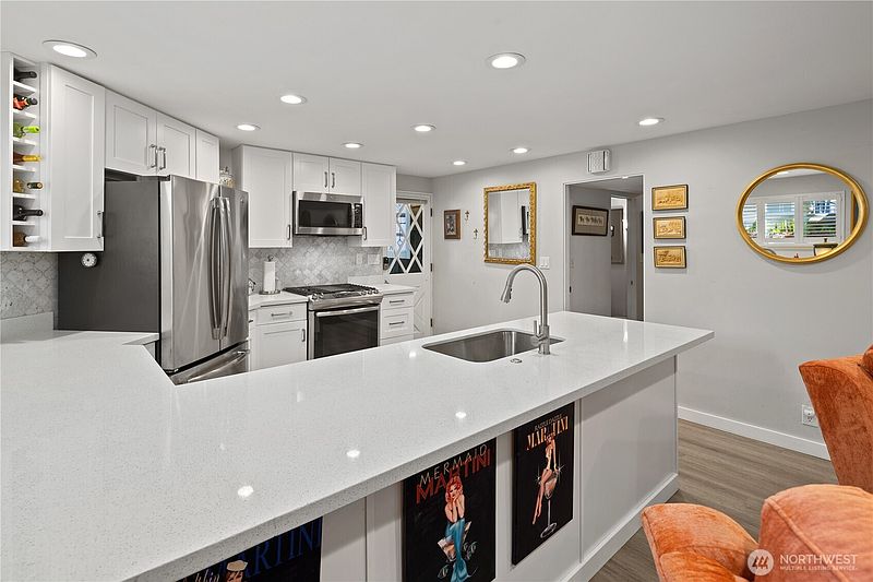 3rd image of 707 W Bertona Street