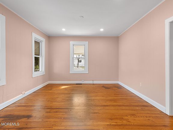 4th image of 815 Clark Street
