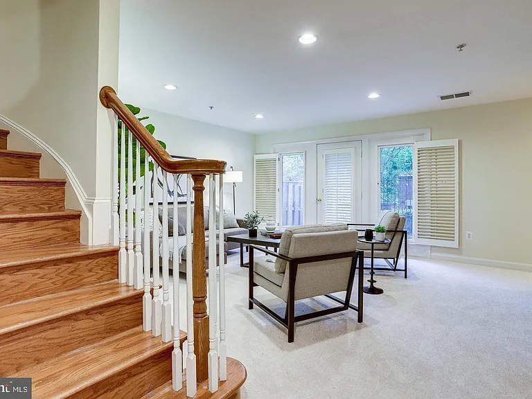 1601 Colonial Hills Dr — Photo 20