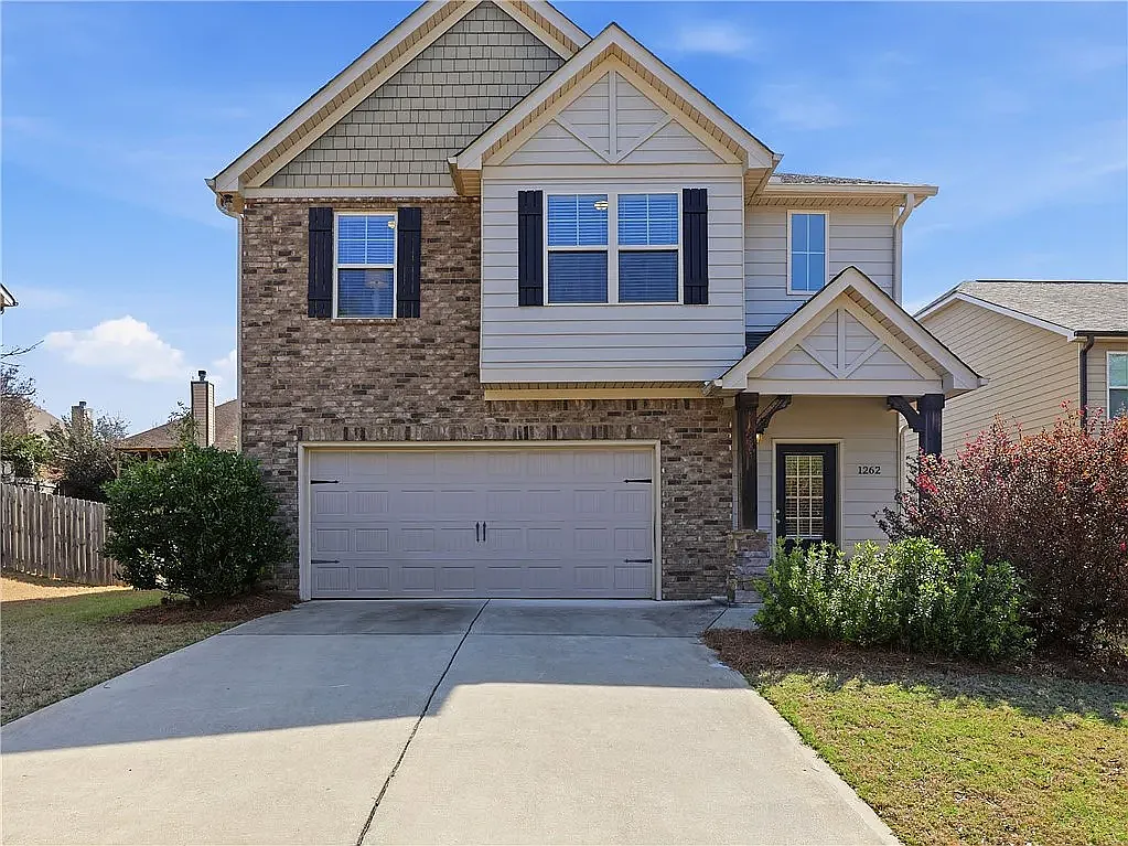 4 bed, 1900 sqft, $2,300 — Photo 1