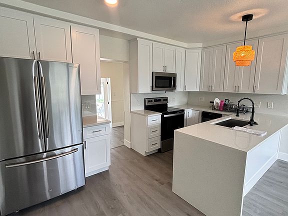 2nd image of 800 40th Ave NE