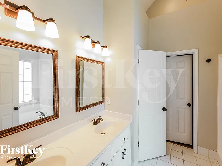 925 Jackson Cir — Photo 11