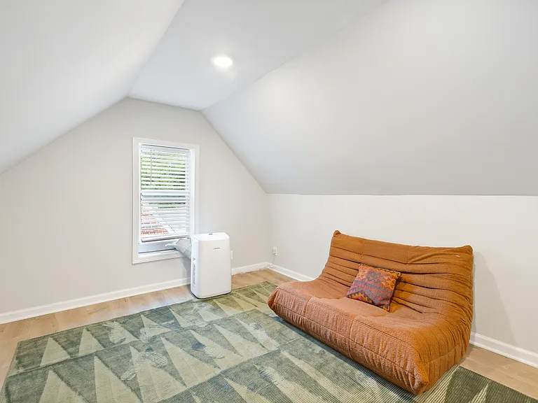 4225 E West Hwy — Photo 28
