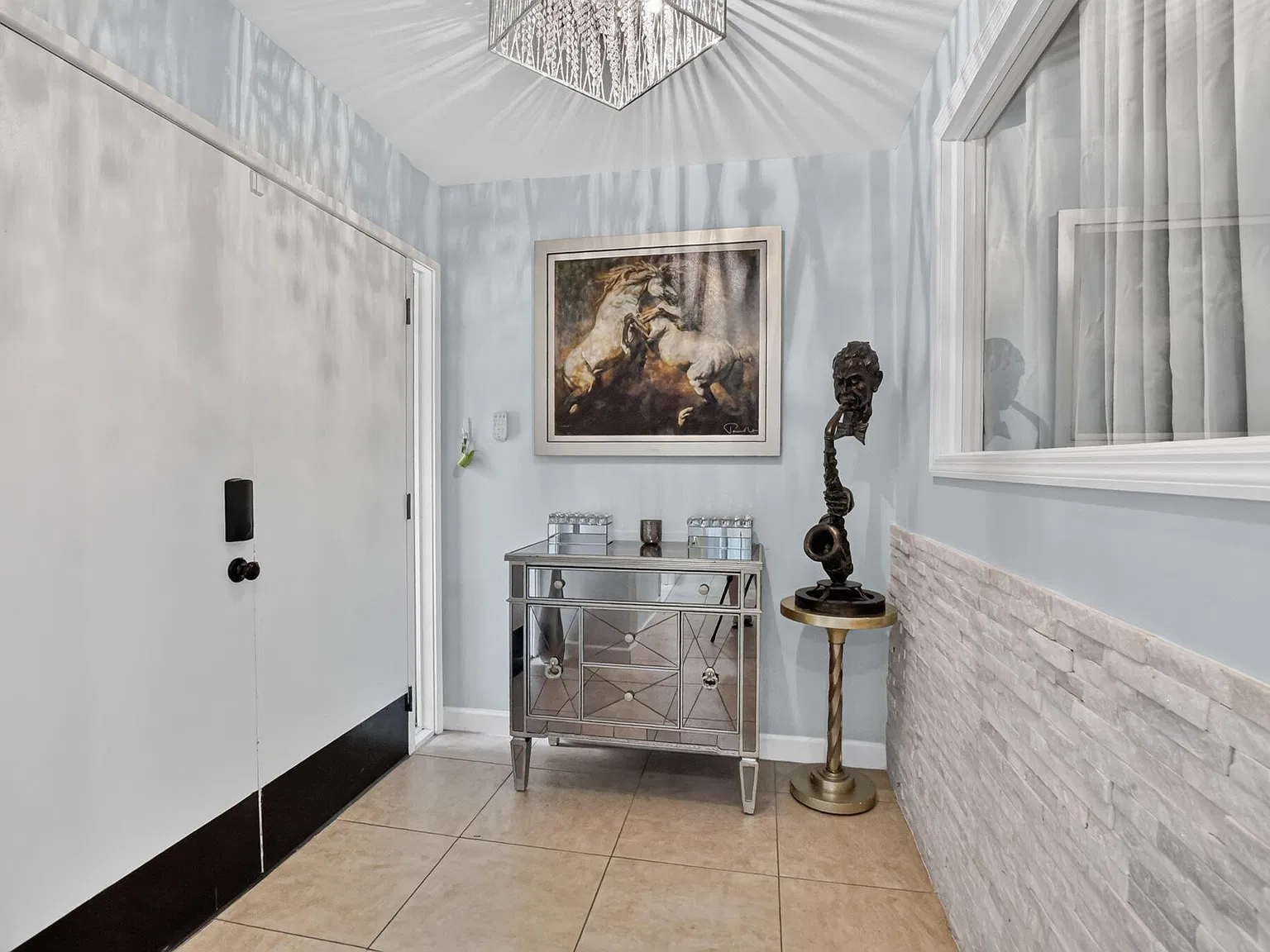 3 bed, 2.5 bath, 2093 sqft, $9,000 — Photo 4