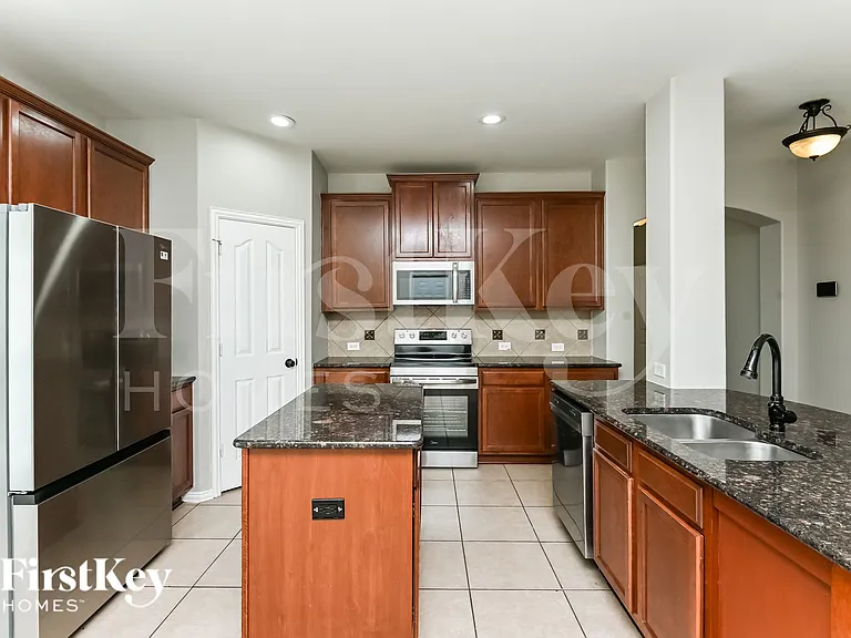 612 Celeste Ln — Photo 8