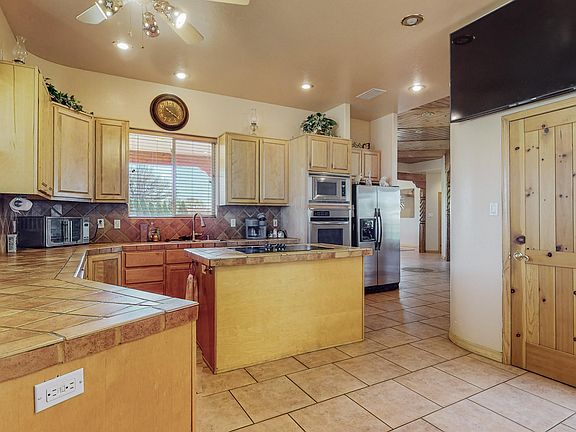 3rd image of 9 Mills Ln NE