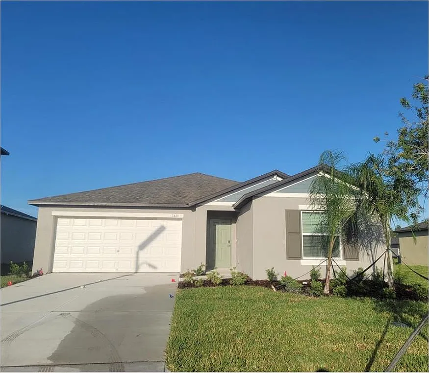 4 bed, 2.0 bath, 1935 sqft, $2,250 — Photo 1