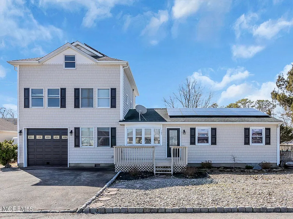 101 Clearwater Dr