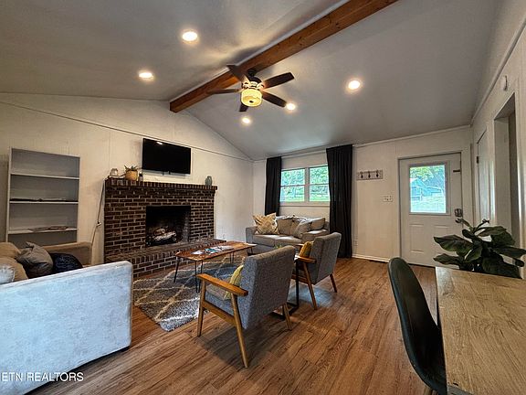 4th image of 3606 Delrose Dr