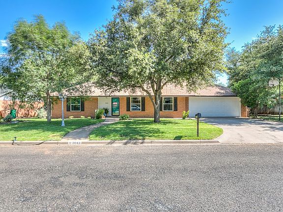 5th image of 2643 Hemlock Dr