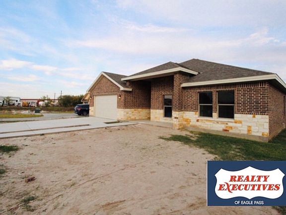3rd image of 2326 Pecan Dr