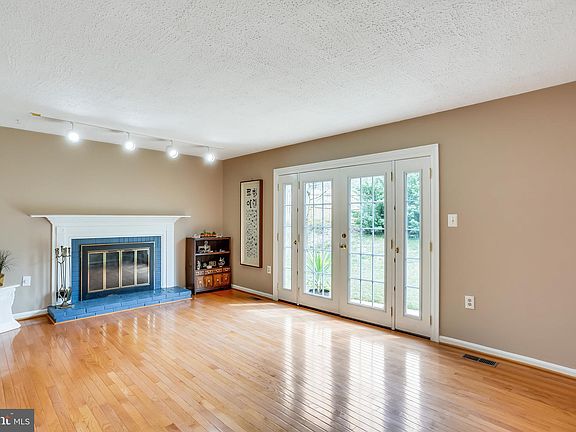 3rd image of 5 Sunnymeade Ct