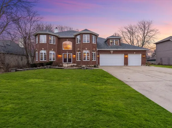 325 Williams St, Roselle, IL 60172