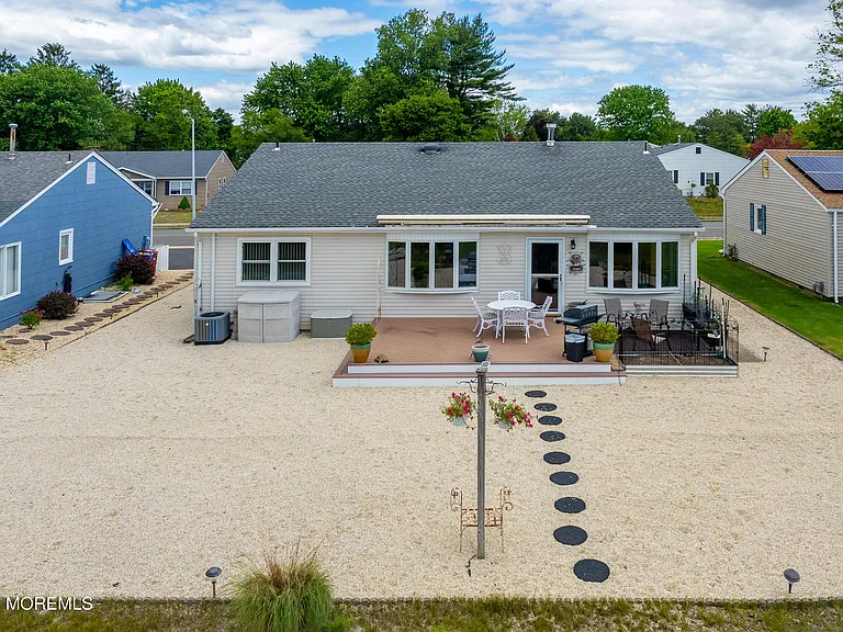 251 Westbrook Dr — Photo 24
