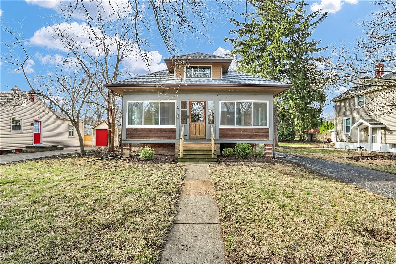 809 W John St photo 1