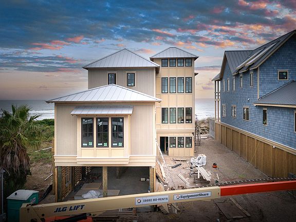 2nd image of 813 Arctic Ave E
