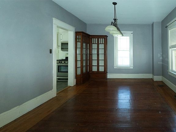 4th image of 306 E Main St