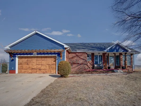 109 Deer Ridge Dr, Pleasant Hill, IL 62366