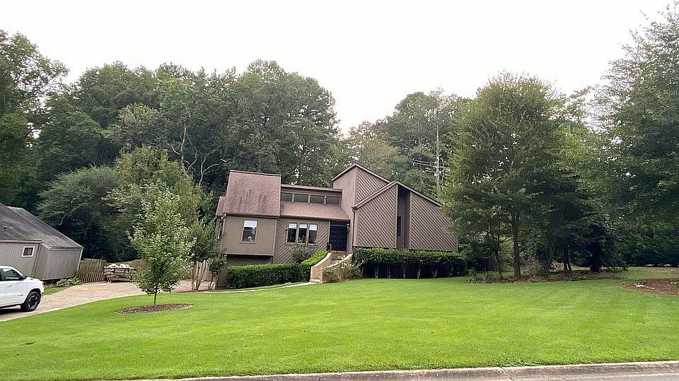 1st image of 2945 Creek Park Dr