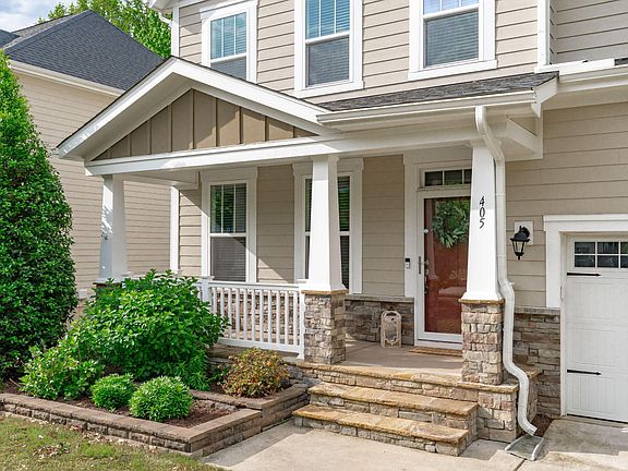 3rd image of 405 Wildwood Farm Way