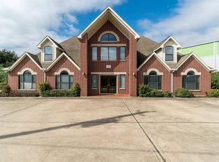 10400 Main St, Houston, TX 77025