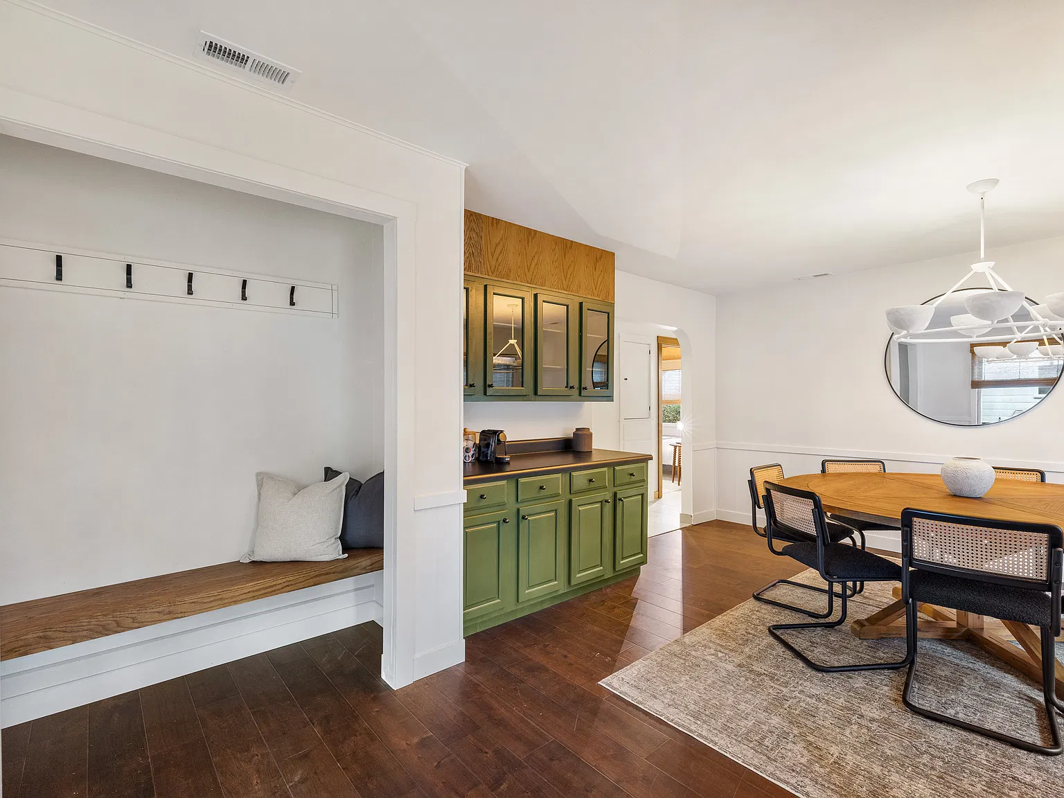 5 bed, 2392 sqft, $8,500 — Photo 3