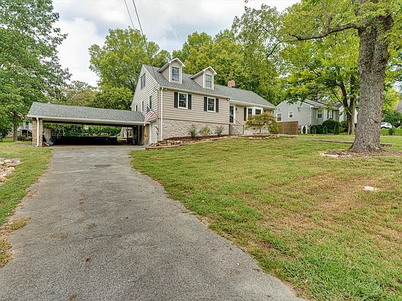 3rd image of 1204 Aladdin Rd
