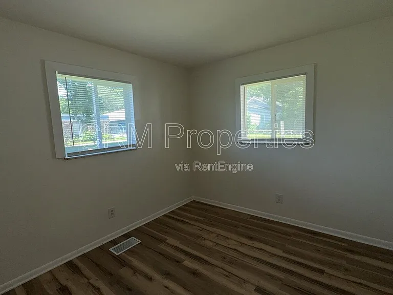3542 Graceland Ave — Photo 13