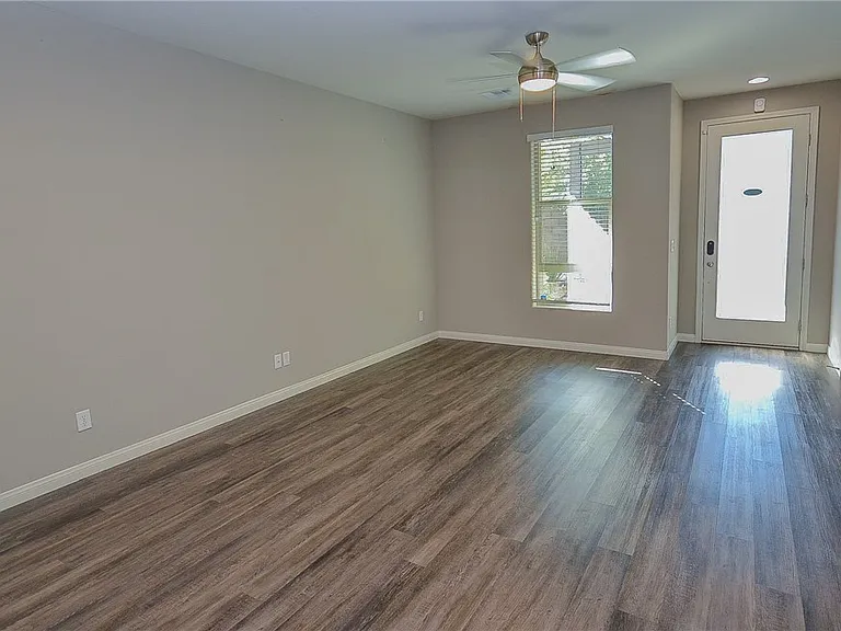 541 Tokopah Falls St — Photo 5