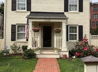 1112 S Edgewood St, Arlington, VA 22204