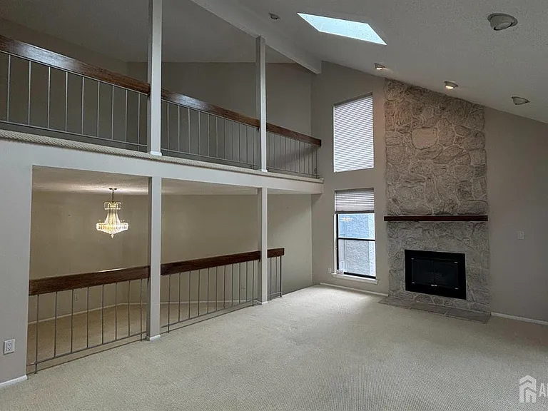 178 Linda Ln — Photo 3
