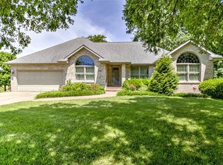 650 Glen Oak Dr, Decatur, IL 62521