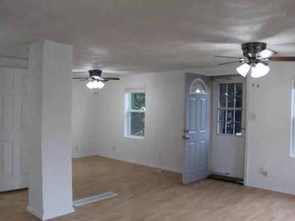 3rd image of 5500 Clark St
