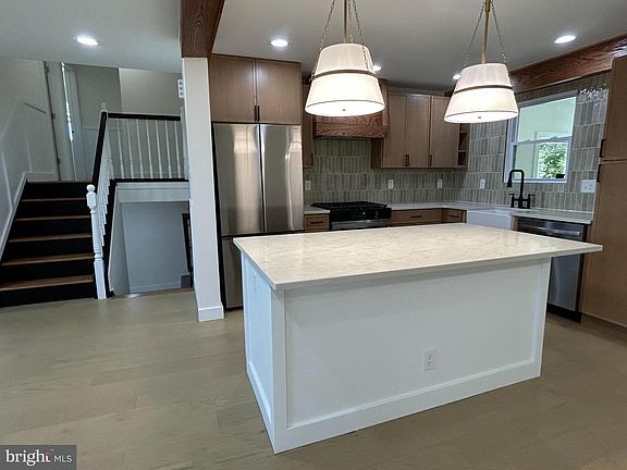 3rd image of 300 Preston Rd