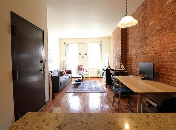 3rd image of 927 Willow Ave APT 4