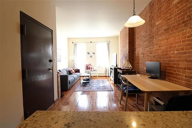 927 Willow Ave #4 — Photo 3