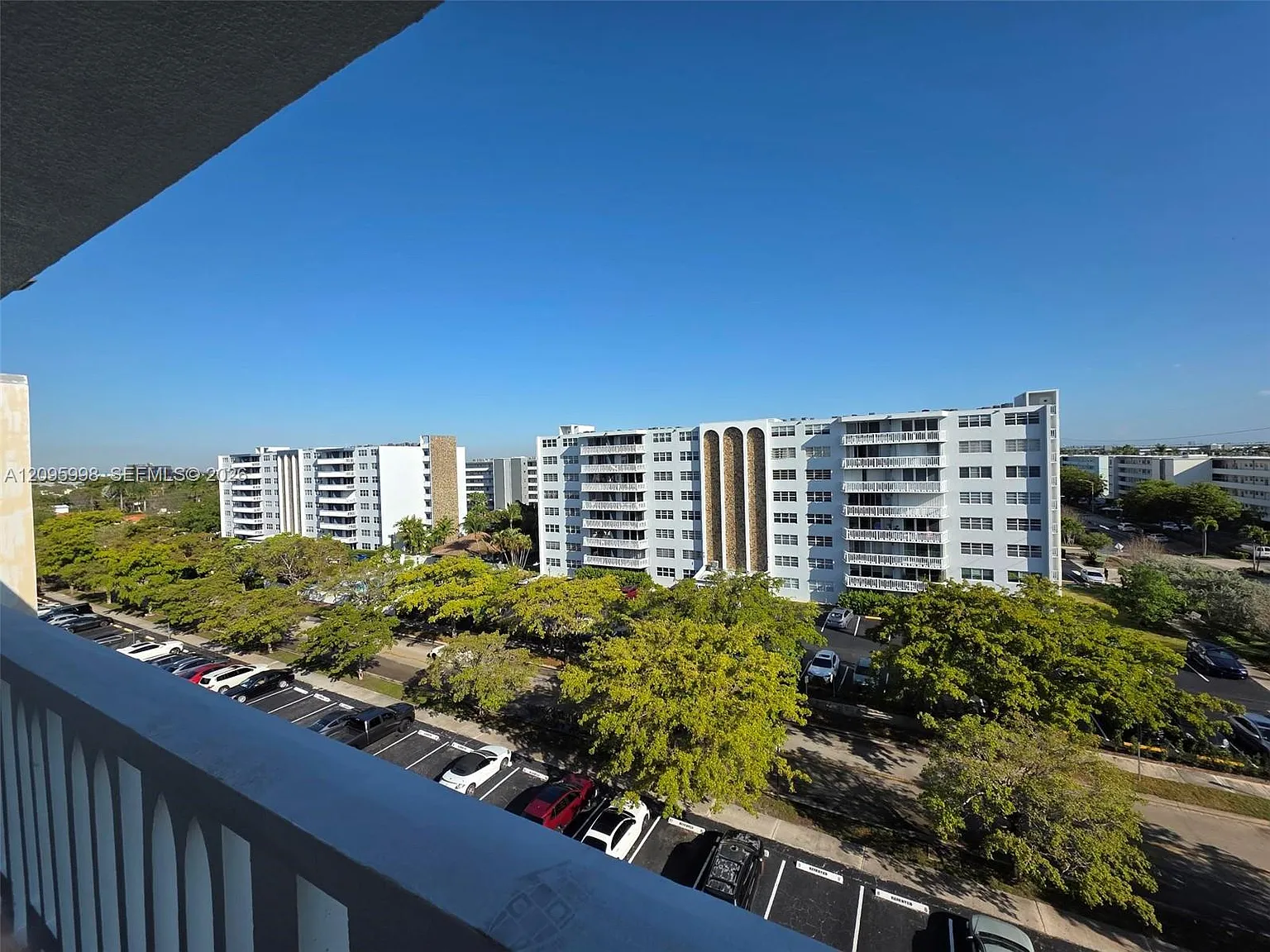 Meadowbrook Towers Condo — Photo 2