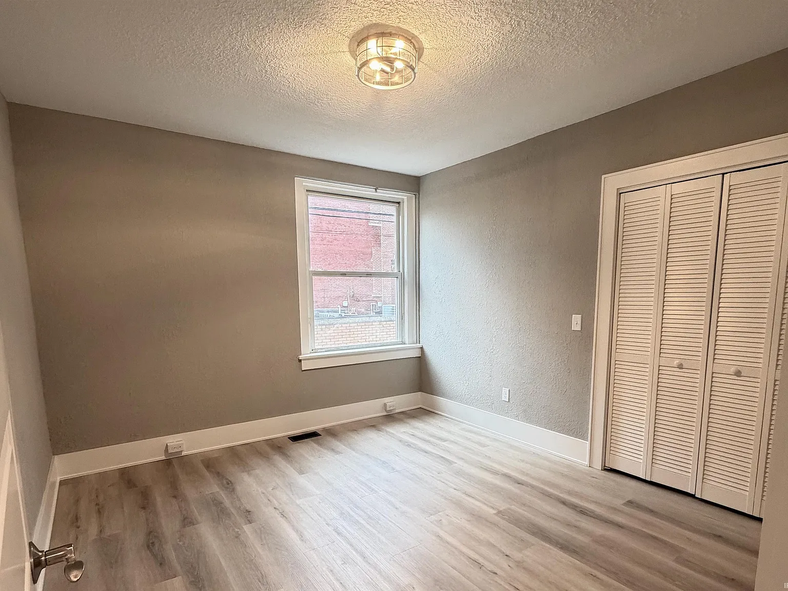 2 bed, 1.0 bath, 1500 sqft, $1,800 — Photo 3