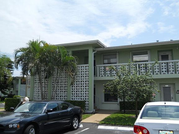 3rd image of 1720 NW 19th Terrace