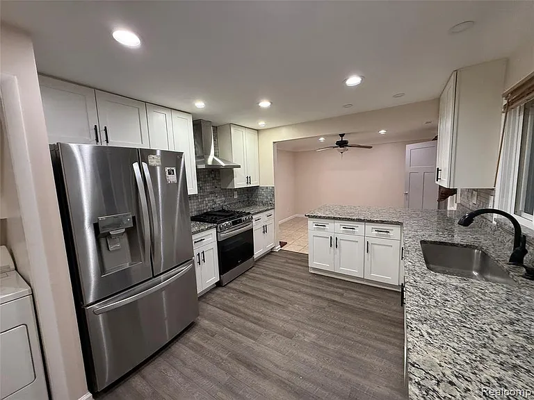 33 Kirk Lane Dr — Photo 9